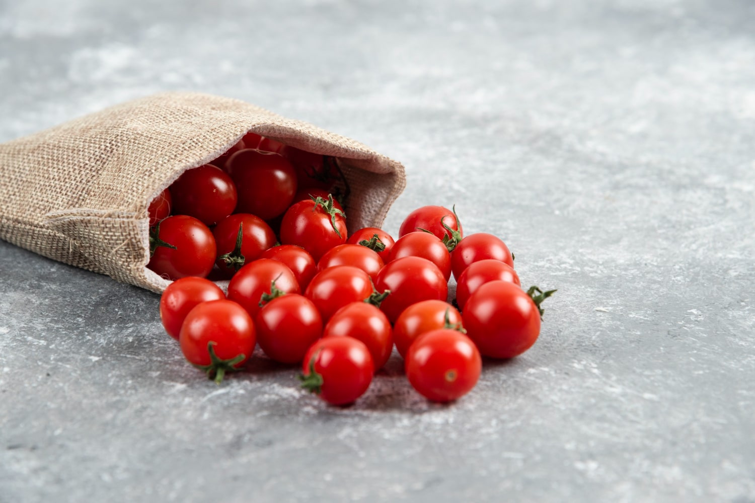 Conservation des tomates cerises : astuces de fraîcheur - Millastuces