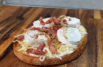 Bruschetta ch&egrave;vre miel